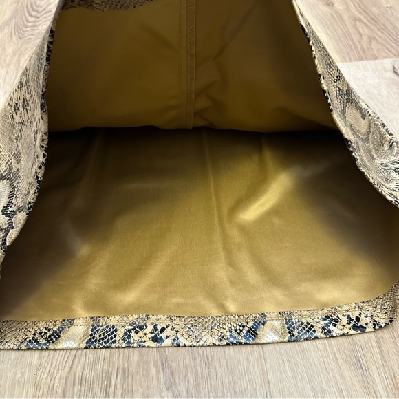 Runway Paris Snakeprint Faux Leather Miniskirt size L - Picture 5 of 5